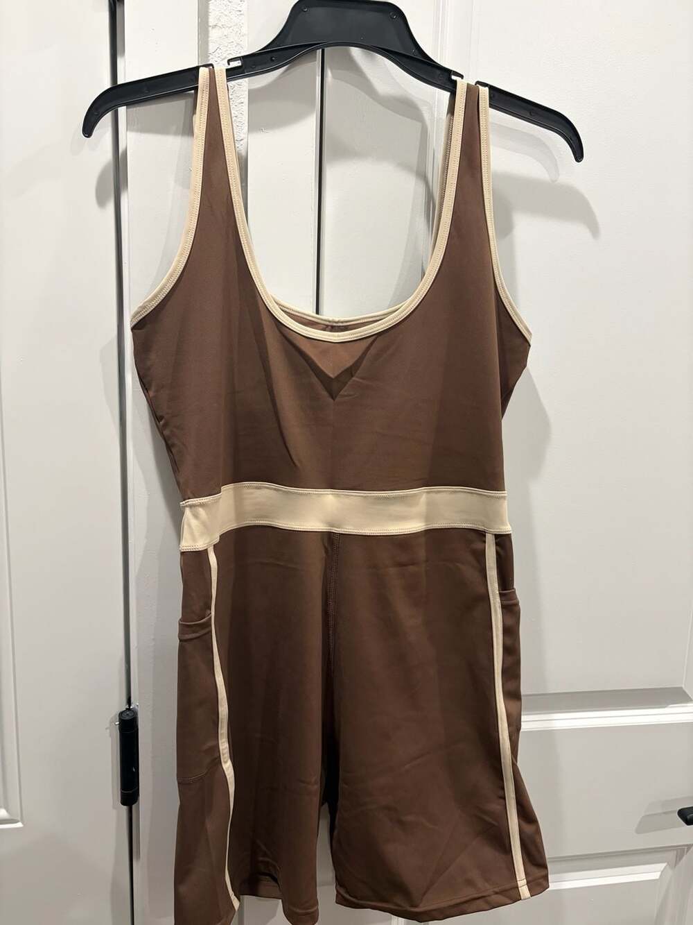 Otos Colorblock Athletic Romper with Pockets - Picture 2 of 4